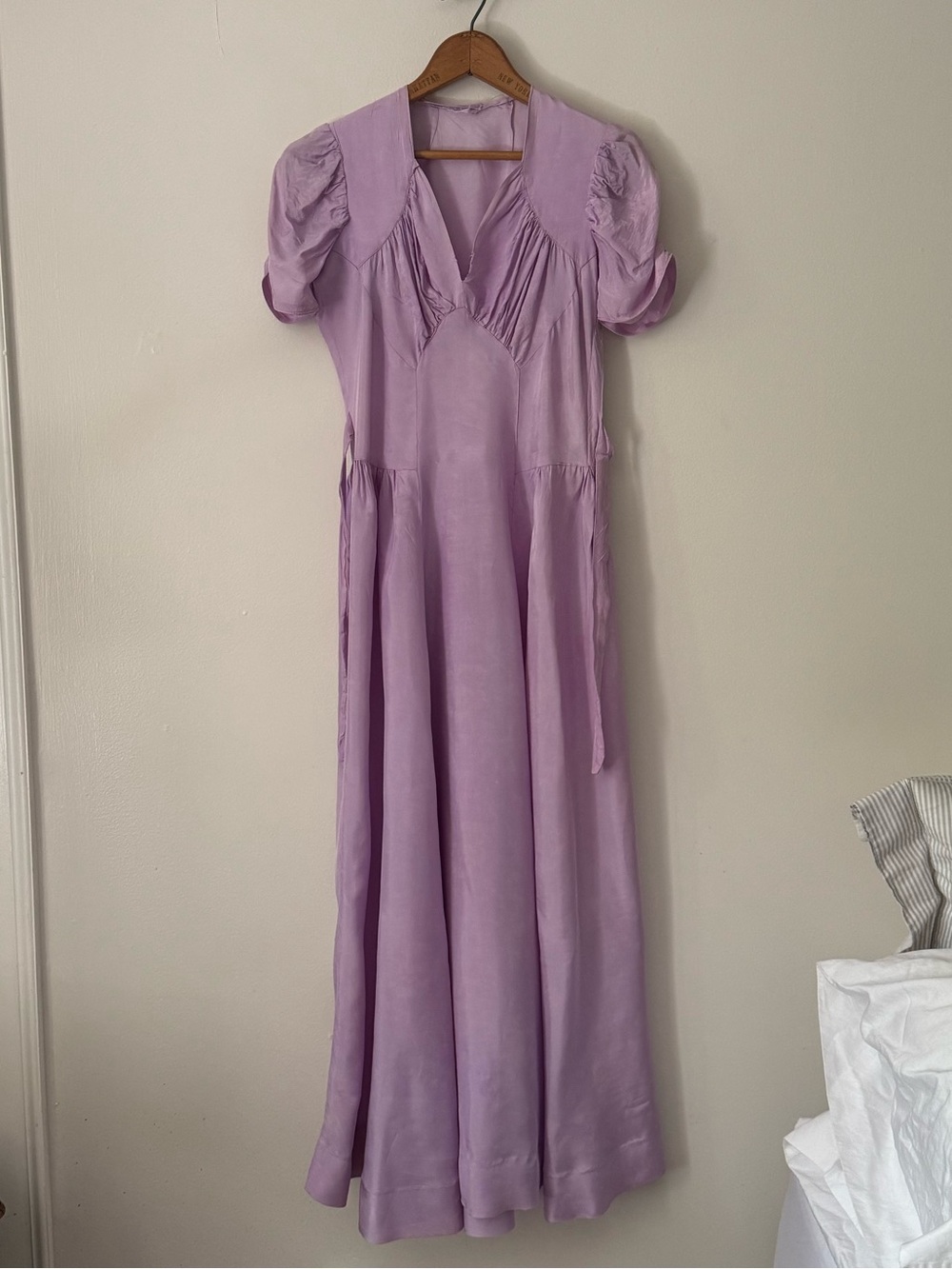 Vintage 1940s Lilac Faintly Floral Gathered  Bust Gown.